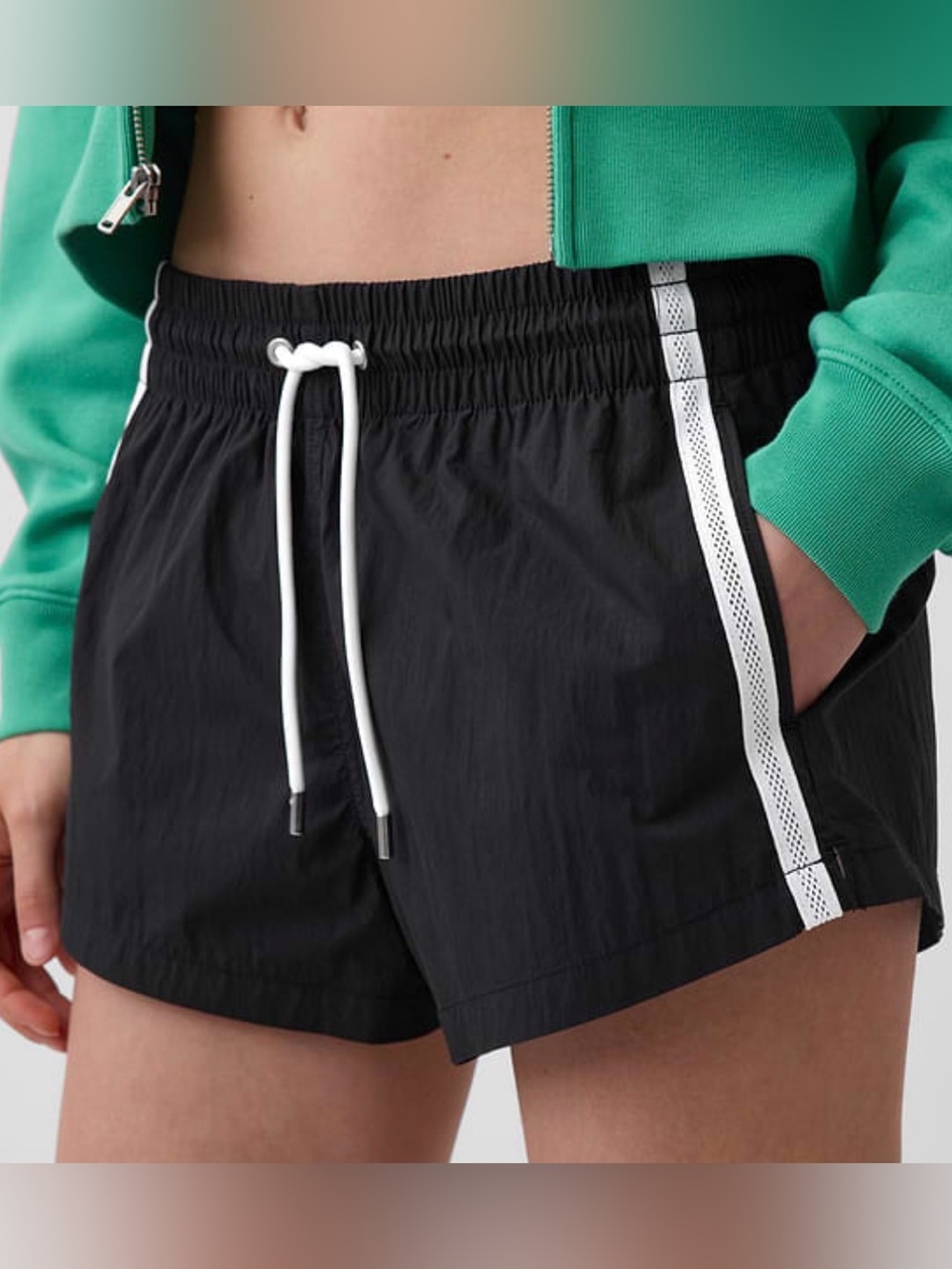 GAP 2.5” Track Short Black/Small
